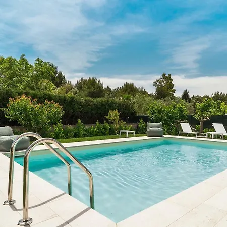 Claudia Вилла *